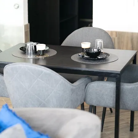 Modernes In * נויוויד