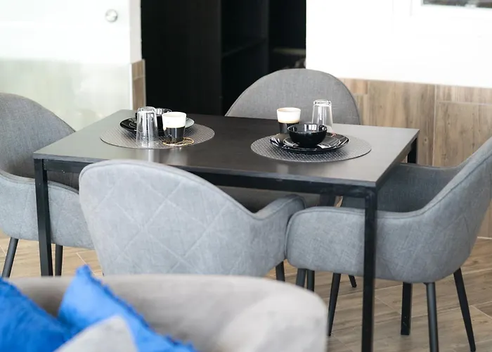 Modernes In * נויוויד